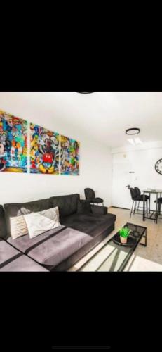 a living room with a couch and a table at דירה על הים in Ashdod