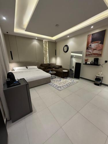 a large bedroom with a bed and a couch at استوديو حي حطين in Riyadh
