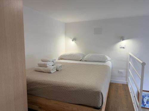 a bedroom with a bed with towels on it at Casetta Velia in Gaeta