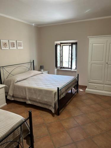 a bedroom with two beds and a window at Residenze Ponte in Ponte
