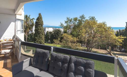 Perfect location! Walk a few minutes to restaurants, lovely beach, town, train and bus