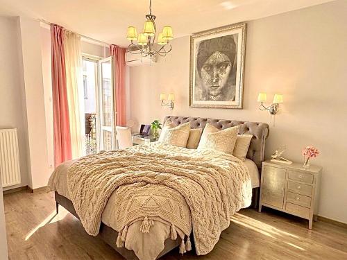 Rose Sky Downtown - 3Bedroom, Garage, French Balcony, AC