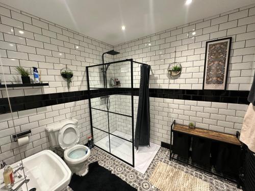 a bathroom with a shower and a toilet and a tub at STUNNING Apartments in Jarrow, next to A19 & Tyne Tunnel in East Howdon