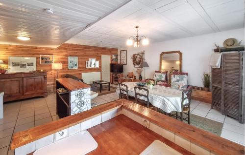 Lovely Home In Arcachon With Wifi