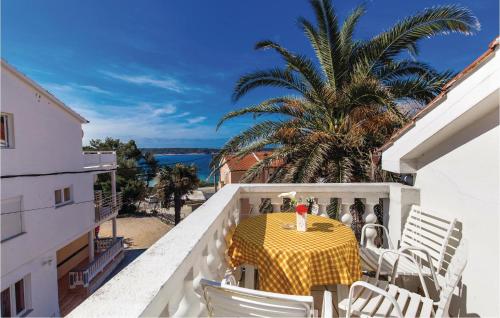 Beautiful Apartment In Rab With Wifi