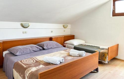 Beautiful Apartment In Rab With Wifi