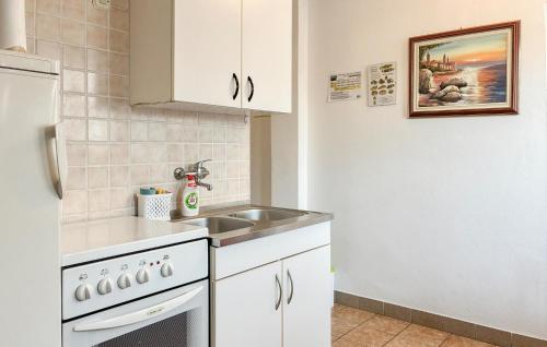 Beautiful Apartment In Rab With Wifi