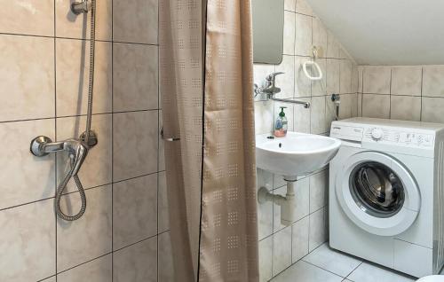 Beautiful Apartment In Rab With Wifi