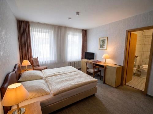 Lova arba lovos apgyvendinimo įstaigoje Wolfs Hotel