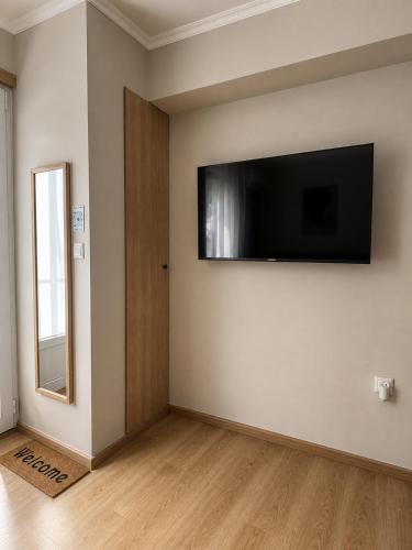 Thelma Apartment - Central & Cozy in Mytilene