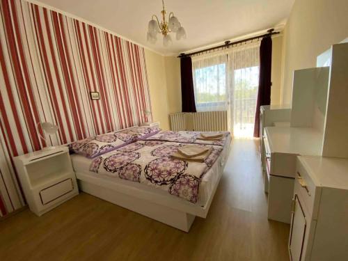 a bedroom with a bed and a window at Apartment Gyenesdias 3 in Gyenesdiás