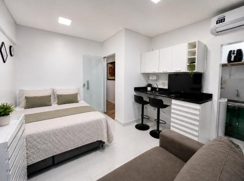 a bedroom with a bed and a desk and a couch at Studio no Centro com Wi-Fi in Manaus