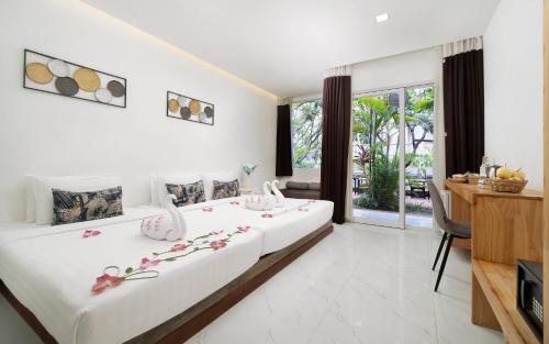 Home Indochine d'Angkor Hotel — Pool view