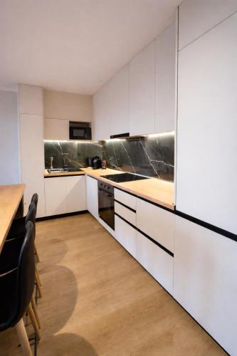 Central apartment - Seaview and garden