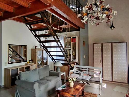 Cozy Cottage με Σοφίτα και Θέα!