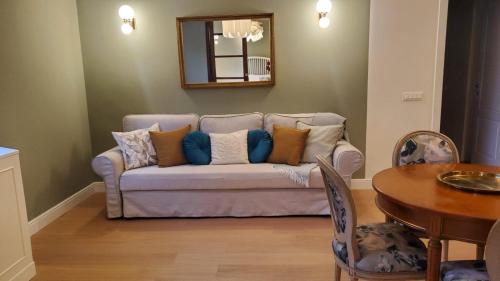 a living room with a couch with pillows and a table at Casa dì in Florence