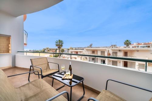 Sunrise Sea View Apartment Walk to Meia Praia
