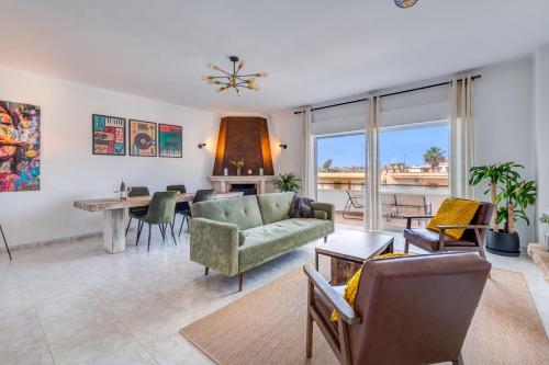 Sunrise Sea View Apartment Walk to Meia Praia