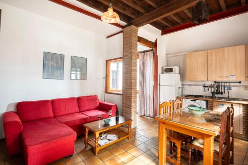 Spacious Sunny and Quiet Albayzin Apartment