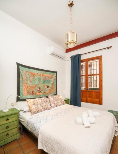 Spacious Sunny and Quiet Albayzin Apartment
