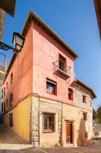 Spacious Sunny and Quiet Albayzin Apartment