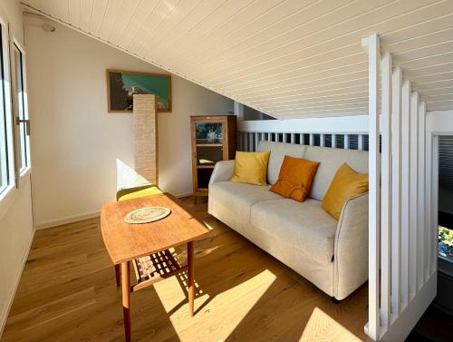 a living room with a couch and a table at Vue imprenable Léman - Cosy à Chexbres in Chexbres
