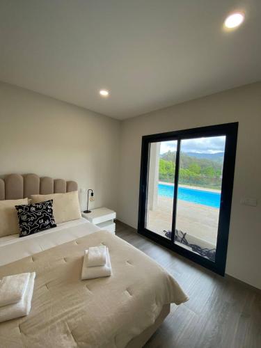 Nogueira House - Piscina e Luxo