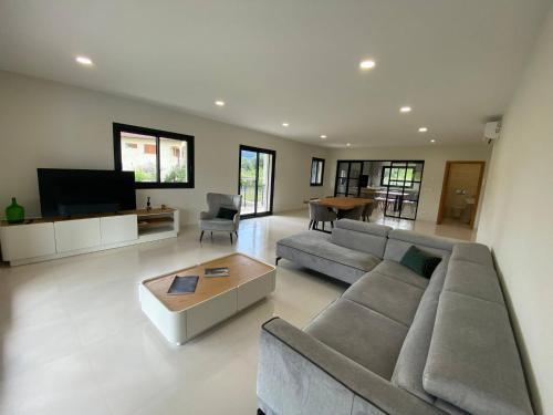 Nogueira House - Piscina e Luxo