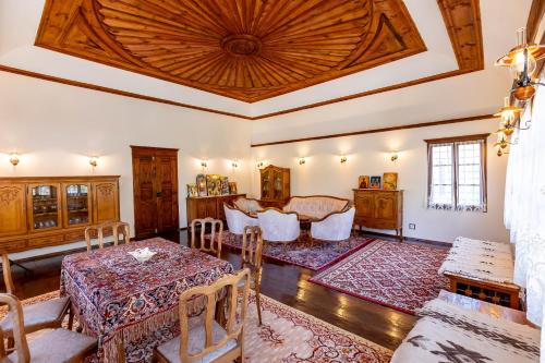 a large living room with a wooden ceiling at Velev House in Melnik
