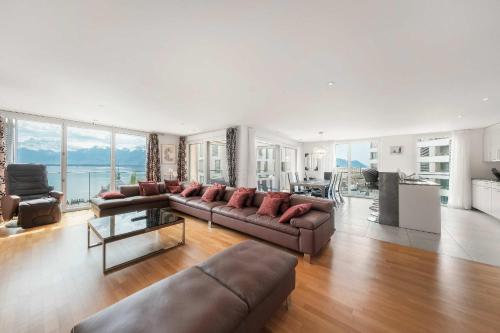 Luxury Apartment in Montreux with Panoramic Views by GuestLee