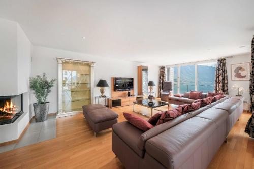 Luxury Apartment in Montreux with Panoramic Views by GuestLee