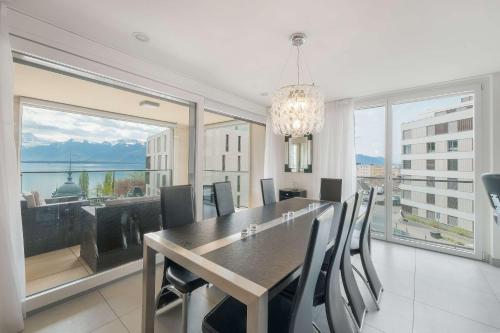 Luxury Apartment in Montreux with Panoramic Views by GuestLee