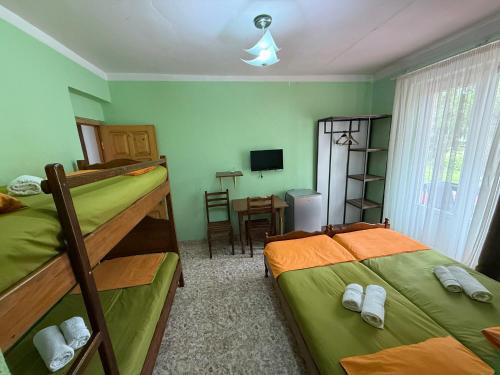 a bedroom with two bunk beds and a desk at Hotel Nodmax in Ureki
