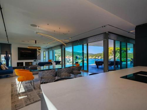 Villa Moreska Korcula Seafront Infinity Pool