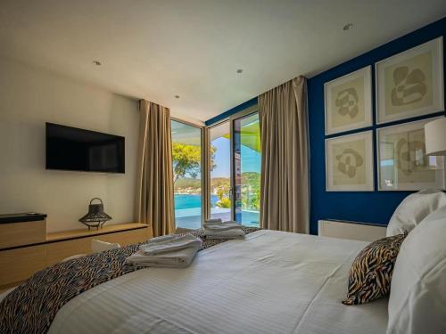 Villa Moreska Korcula Seafront Infinity Pool