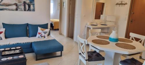 Rigakis Apt