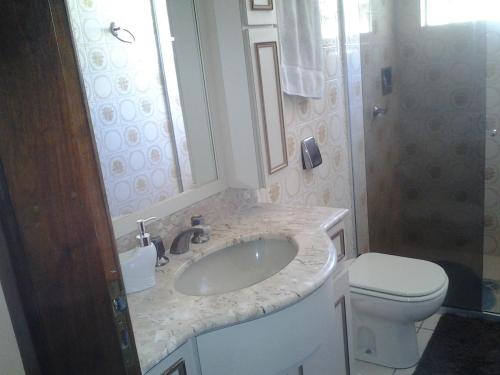 a bathroom with a sink and a toilet at Casa Ditesta in Caxias do Sul