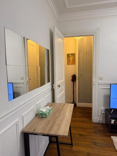 Quiet & bright apartment in Paris