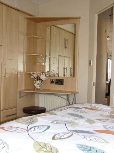 a bedroom with a bed with a flower pattern on it at Agroturystyka Bobrowa Chata in Iława