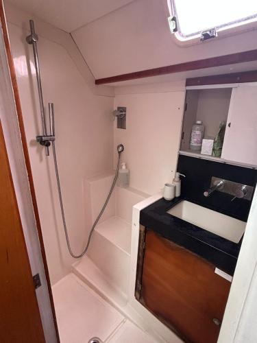 LUNA BAY, voilier 3 cabines 2 sdb en ville