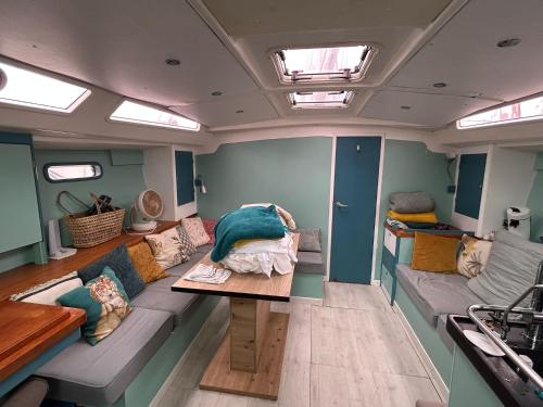 LUNA BAY, voilier 3 cabines 2 sdb en ville