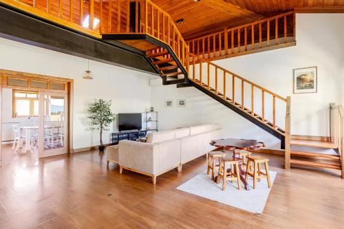 Casa dos Vasconcelos - Countryside Estate with Garden & Pool