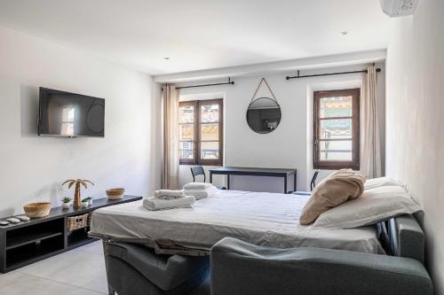 A C flat 1BDR 4P in the heart of Cannes – Old Port
