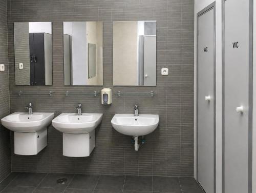 Beddy Hostels - FREE Breakfast, Towels & Luggage Storage