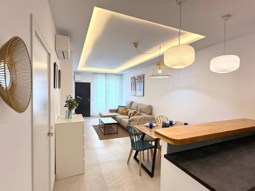 The Signature Cozy and City Center Apartment