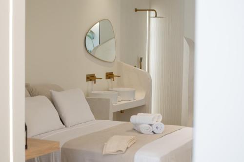 Artemis Suite Romantic Jacuzzi Retreat Private