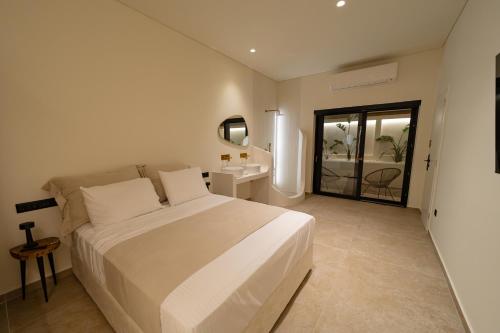 Artemis Suite Romantic Jacuzzi Retreat Private
