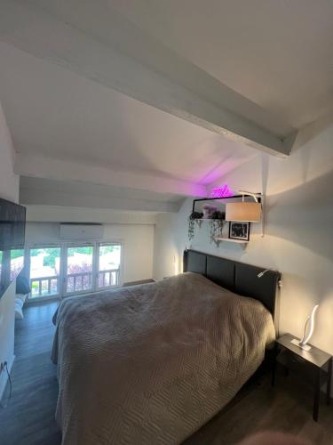 Ліжко або ліжка в номері Charmant duplex