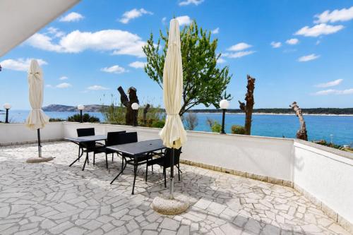 Cozy seafront flat on the Island of Rab