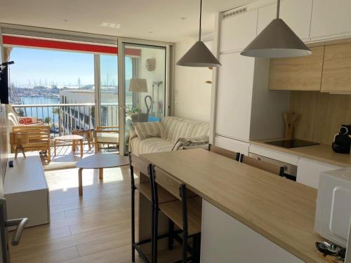 BEL APPARTEMENT CENTRAL - Vue PORT Et MER - Parking - Clim - WIFI